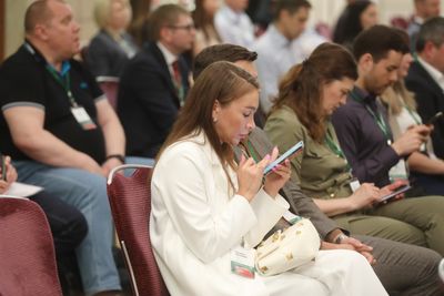 Из офлайна в онлайн и обратно с серией отраслевых конференций. Кейс от MAXConference