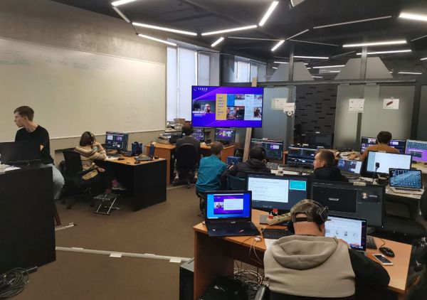 «Хорошо, когда тебя заставляют двигаться, исследовать новое и меняться», — интервью с Мэттом Кортесом, исполнительным директором Teneo HR